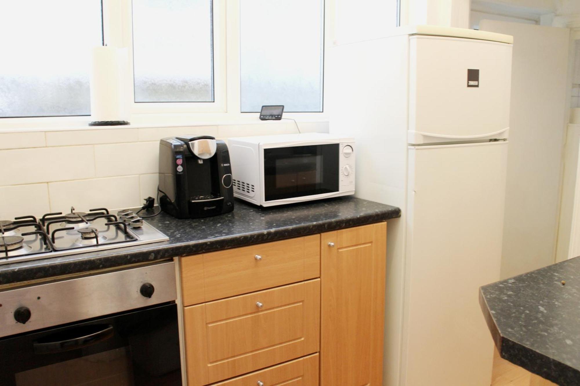 Large Garden Apartment On Golders Green High Road London Eksteriør bilde